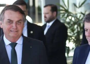 Bolsonaro faz duras críticas a Costa Neto por prosseguir com ação contra Moro
