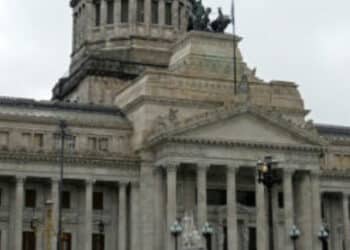 Polêmica na Argentina por aumento de salários de senadores em plena crise