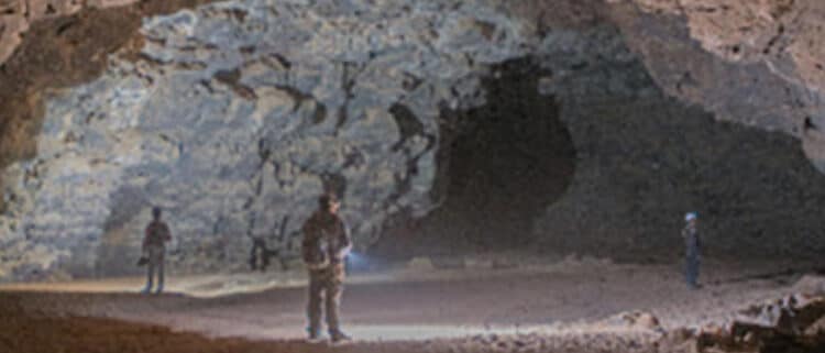 Humanos pré-históricos viviam em túneis de lava na Árabia Saudita 45 Humanos pré-históricos viviam em túneis de lava na Árabia Saudita