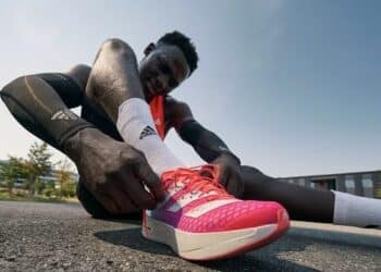 Adidas, a gigante alemã do esporte e moda, continua a liderar inovações no mercado global.