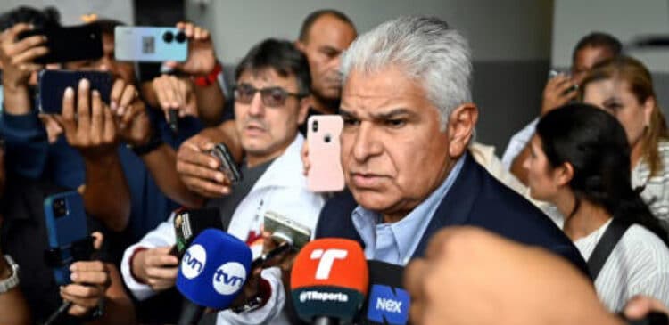Opositor amplia vantagem em intenção de voto a três dias das eleições no Panamá