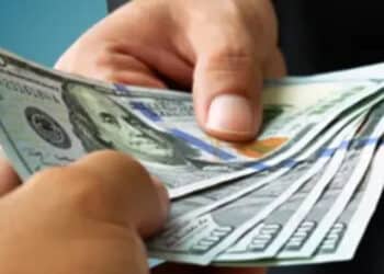 Dólar cai a R$ 5,11 e Bolsa sobe após Fed e mudança de perspectiva de crédito do Brasil