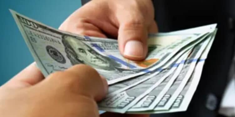 Dólar cai a R$ 5,11 e Bolsa sobe após Fed e mudança de perspectiva de crédito do Brasil