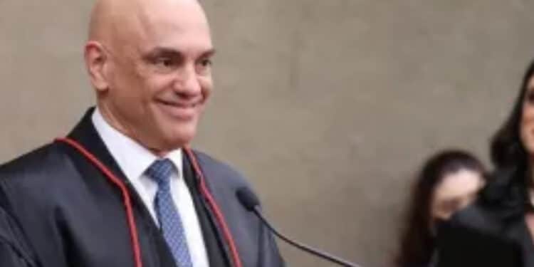 Moraes deixa comando do TSE depois de eleição polarizada, ameaça de golpe e cerco a fake news