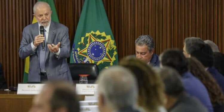 Lula cobra ministros por coordenação de falas e ações durante tragédia no RS