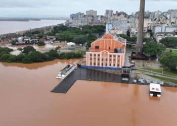 Chuvas no RS: veja antes e depois de pontos turísticos de Porto Alegre