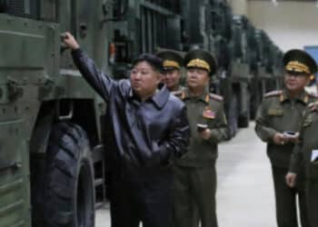 Irmã do líder norte-coreano nega exportação de armas para a Rússia