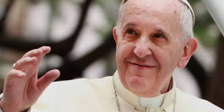 Líder do MST encontra Papa Francisco e pede bênção para bandeira do movimento; veja vídeo 45 Líder do MST encontra Papa Francisco e pede bênção para bandeira do movimento; veja vídeo
