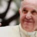 Líder do MST encontra Papa Francisco e pede bênção para bandeira do movimento; veja vídeo