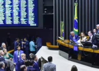 Oposição pressiona por votação de projeto que derruba decreto de armas de Lula na Câmara
