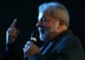 Lula enfrenta protesto de professores em SP e diz que país estava destroçado pelo negacionismo