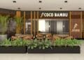 O restaurante Coco Bambu, conhecido por sua especialidade em frutos do mar, se tornou um ícone no cenário gastronômico brasileiro