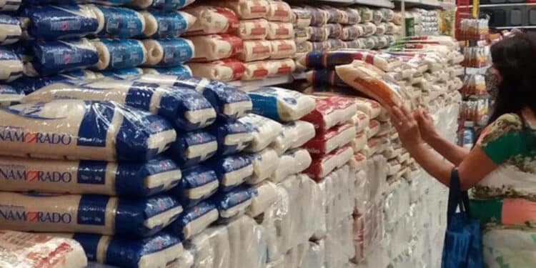 Preço de R$ 35 pago por ministério em arroz é por cesta básica, não por quilo