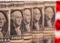 Dólar registra queda e Bolsa sobe com mercado à espera de novos dados de inflação