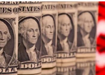 Dólar registra queda e Bolsa sobe com mercado à espera de novos dados de inflação