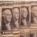 Dólar registra queda e Bolsa sobe com mercado à espera de novos dados de inflação