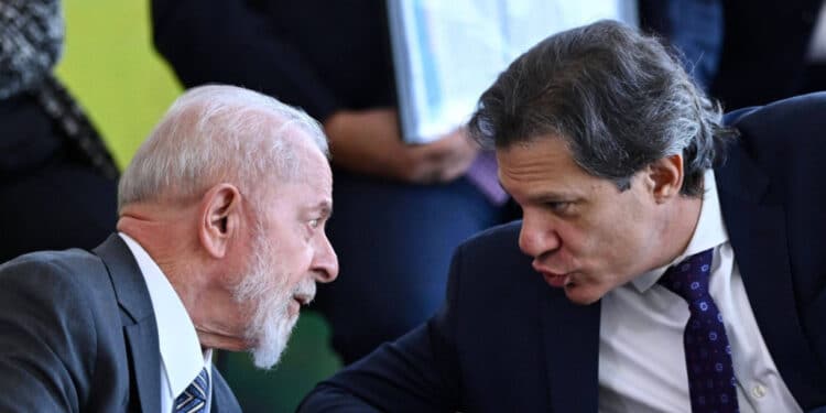 Incertezas atrasam elaboração do Orçamento enquanto ministérios pedem mais verba