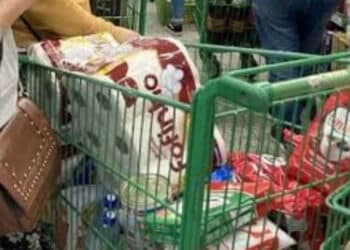 Carrinho de famílias no supermercado está mais cheio com inflação e desemprego em baixa
