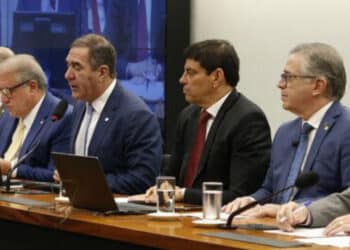 Reforma tributária: texto deixa carne fora da cesta e muda regra de remédio e plano de saúde