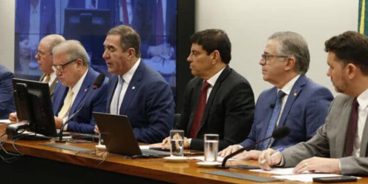 Reforma tributária: texto deixa carne fora da cesta e muda regra de remédio e plano de saúde