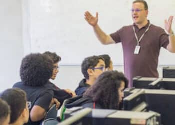 Novo Ensino Médio: Câmara aprova versão final sem espanhol e com 2,4 mil horas de carga básica