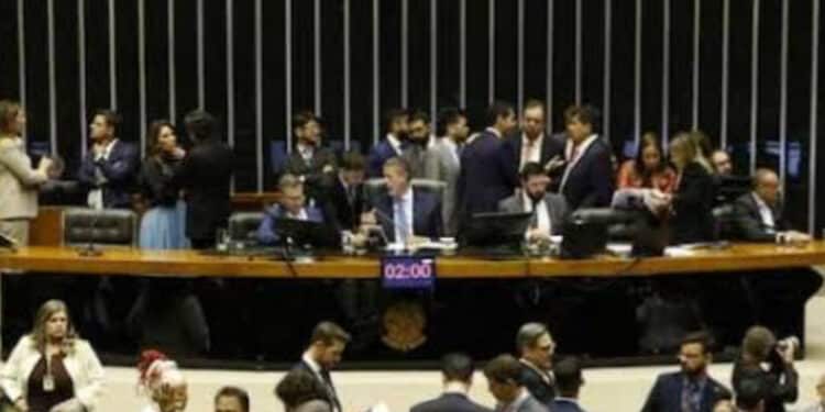 Reforma tributária: veja quais profissionais liberais, da saúde e da educação pagarão menos imposto