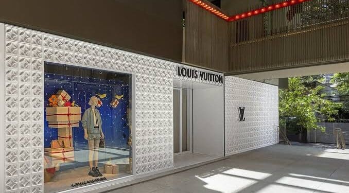 A nova loja da Louis Vuitton no Shops Jardins em São Paulo é um marco importante para a marca no Brasil. 45 A nova loja da Louis Vuitton no Shops Jardins em São Paulo é um marco importante para a marca no Brasil.