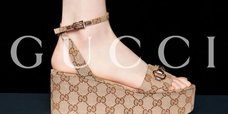 Gucci Lança a Sandália Horsebit: Uma Reinterpretação Contemporânea de um Clássico Equestre.