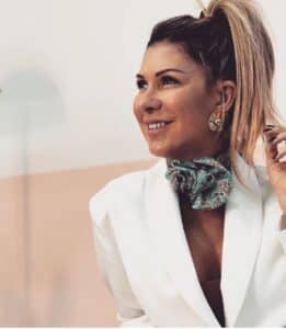 De Menina Sonhadora a Pioneira da Moda: A Incrível Jornada de Cléo Batista. 46 e4aeb551 6e68 41a6 8b85 2c5298f6ee2f