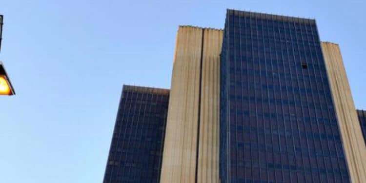 BC mantém Selic em 10,5% ao ano pela 2ª vez seguida em decisão unânime; Lula volta a cobrar corte