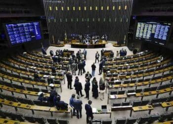 Crise Política no Brasil: Acordo Político se Torna Ponto de Tensão em Brasília