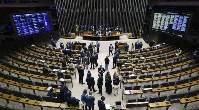 Crise Política no Brasil: Acordo Político se Torna Ponto de Tensão em Brasília 45 Crise Política no Brasil: Acordo Político se Torna Ponto de Tensão em Brasília