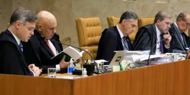 Ministros do STF podem sofrer impeachment? Entenda como funciona 45 Ministros do STF podem sofrer impeachment? Entenda como funciona