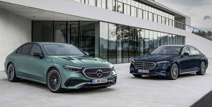 A Mercedes-Benz revelou recentemente a nova versão do seu sedan de luxo, o E-Class 2024.