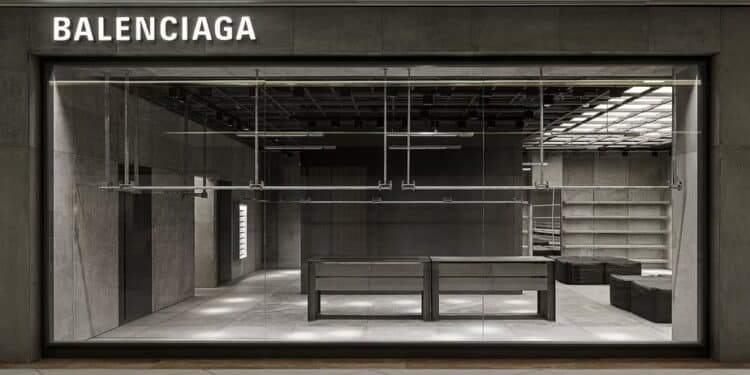 Um Novo Patamar de Luxo: A Revolução Estética da Balenciaga no Iguatemi.