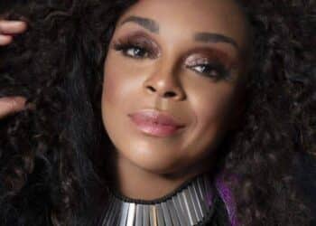 Paula Lima Encanta no Palácio Tangará: Uma Noite de Música e Glamour