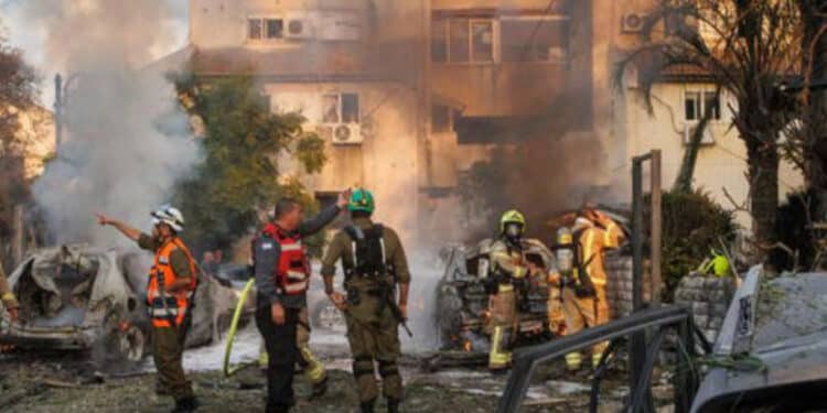 Israel e Hezbollah intensificam trocas de ataques