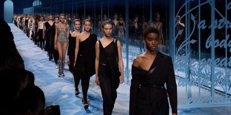 A Elegância Atemporal de Dior Resplandece na Paris Fashion Week