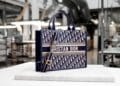 Dior Book Tote da Coleção Croisière 2024: A Perfeição da Elegância Atemporal.