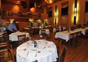 Em meio ao coração pulsante de Belo Horizonte, encontra-se um dos mais refinados templos gastronômicos da alta culinária brasileira: o Fogo de Chão.