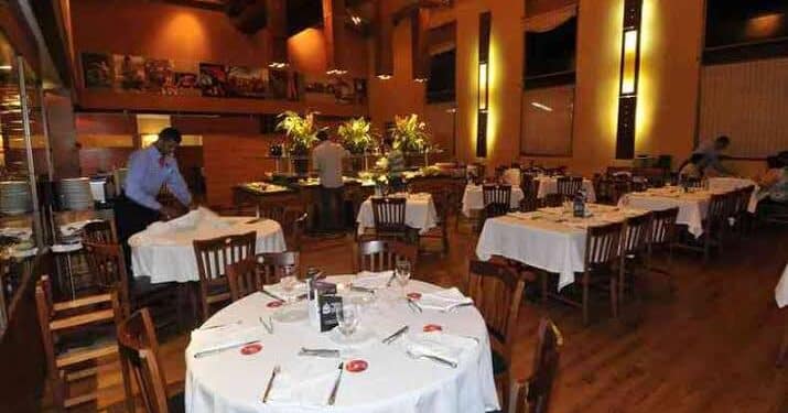 Em meio ao coração pulsante de Belo Horizonte, encontra-se um dos mais refinados templos gastronômicos da alta culinária brasileira: o Fogo de Chão.