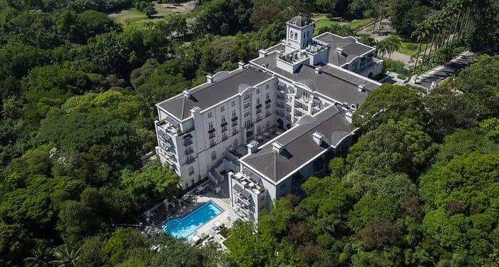 Palácio Tangará: Um Refúgio de Luxo e Tranquilidade no Coração de São Paulo.
