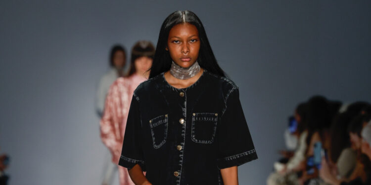 A Elegância do Imperfeito: Lilly Sarti no SPFW N58