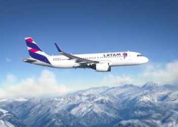 Em cada decolagem, a LATAM entrega mais do que uma viagem; ela proporciona uma conexão, seja com a América do Sul, América do Norte, ou Europa.