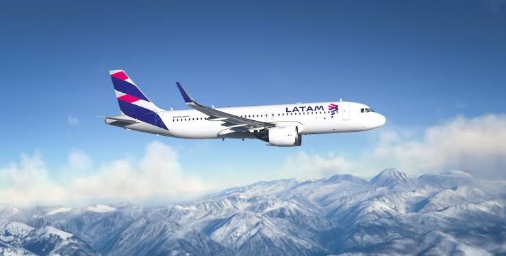Em cada decolagem, a LATAM entrega mais do que uma viagem; ela proporciona uma conexão, seja com a América do Sul, América do Norte, ou Europa. 45 Em cada decolagem, a LATAM entrega mais do que uma viagem; ela proporciona uma conexão, seja com a América do Sul, América do Norte, ou Europa.