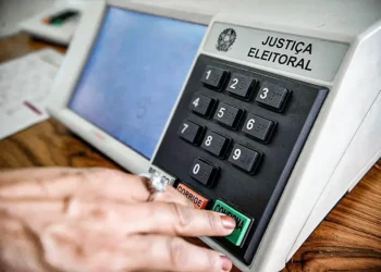 Cenário eleitoral de 2026 sem Lula e Bolsonaro: Tarcísio e Haddad se destacam