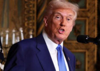Trump chama Zelensky de ‘ditador’ e alerta para ação rápida na Ucrânia