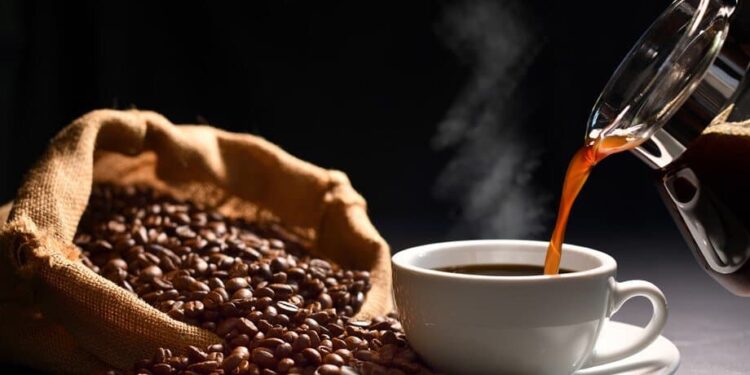 Anvisa interdita sete marcas de café por contaminação: risco à saúde dos consumidores