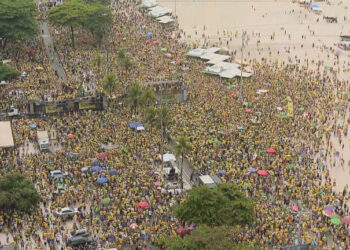 Discrepância nas Estimativas de Público Marca Ato em Copacabana