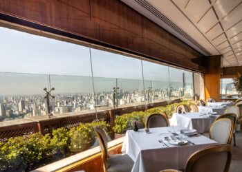 Terraço Itália: O Céu de São Paulo em um Jantar Memorável